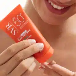 SVR Sun Secure Blur Teinté SPF 50+ flouteur optique pour protection solaire.